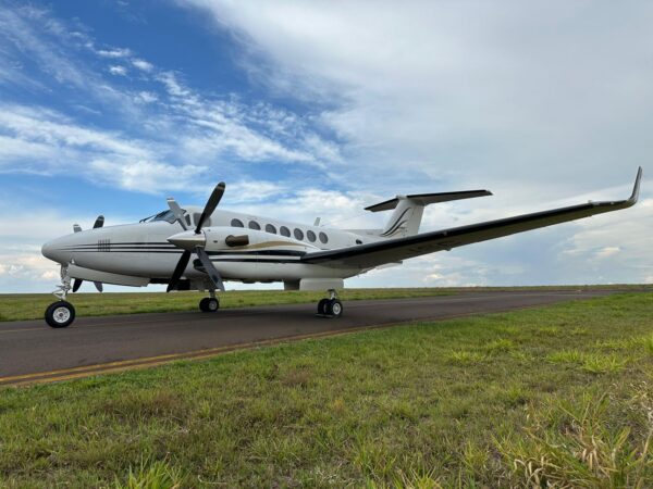 Super King Air 350 Ano 2000 - Image 9