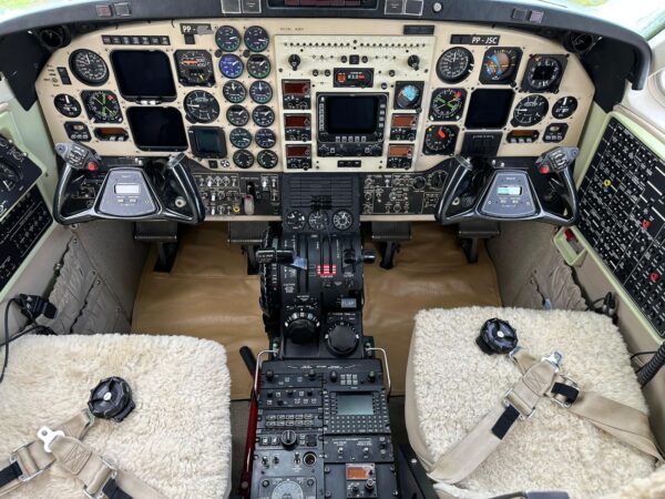 Super King Air 350 Ano 2000 - Image 11