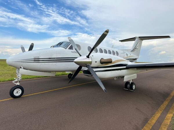 Super King Air 350 Ano 2000 - Image 2