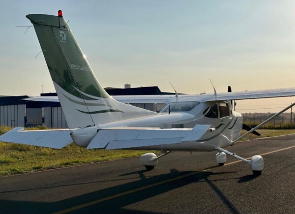 Cessna Skylane Aspirado  C182S  Ano 1998 - Image 4