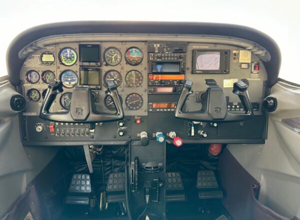 Cessna Skylane Aspirado  C182S  Ano 1998 - Image 7