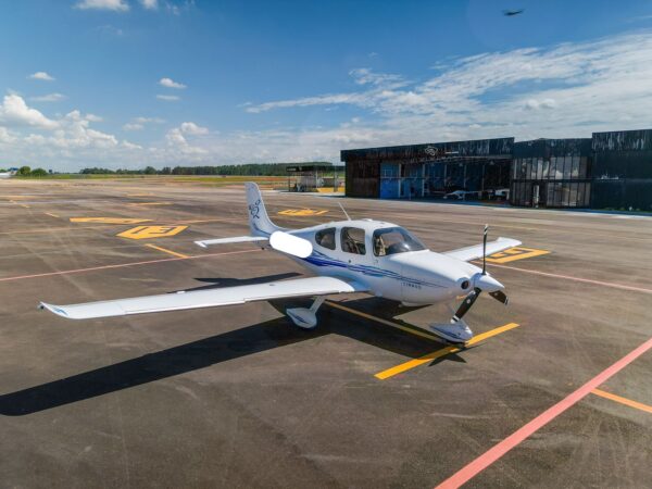 CIRRUS SR22 Ano 2005 - Image 3