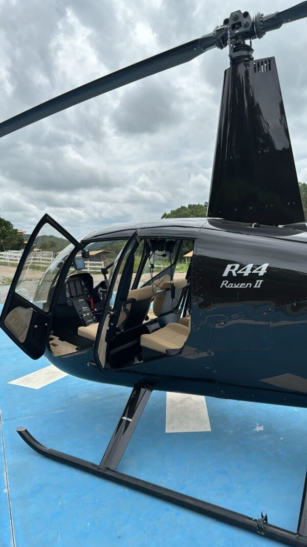 Robinson R44 Raven II  Ano2015 - Image 2
