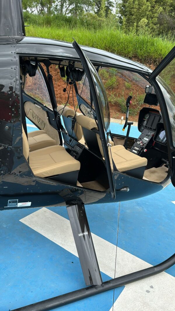 Robinson R44 Raven II  Ano2015 - Image 5