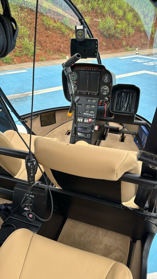 Robinson R44 Raven II  Ano2015 - Image 3