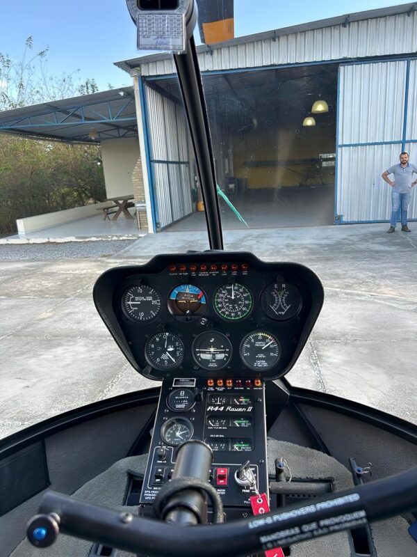 Robinson R44 Raven ii Ano 2010 - Image 2